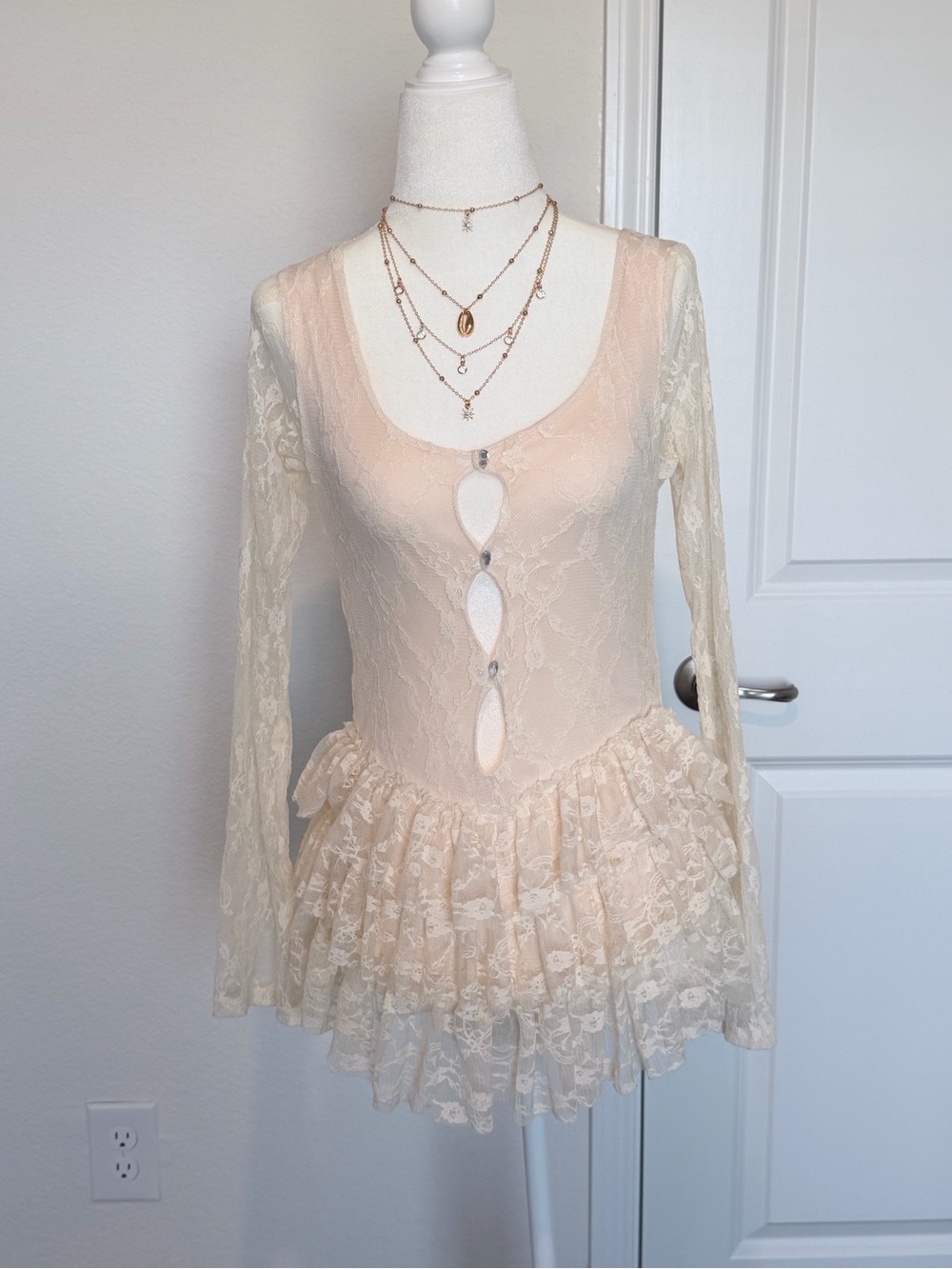 Vintage-inspired Lace Mini Dress